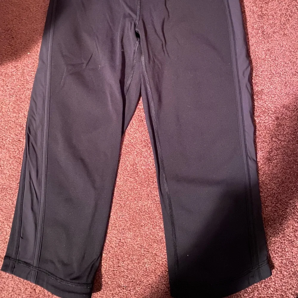 Size 6 lululemon leggings - Picture 4 of 8